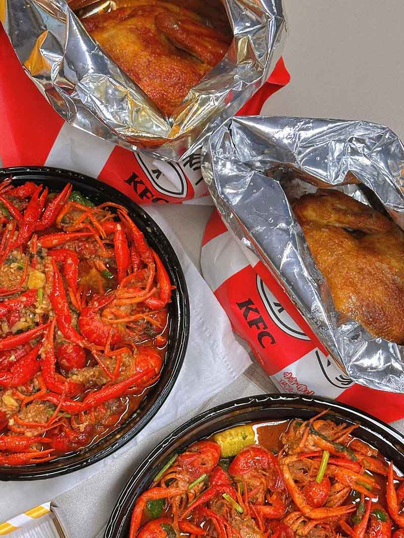 Arratsaldeko Te Gozagarria: KFC Oilasko Errearen eta Karramarroen Mokaduen Festa