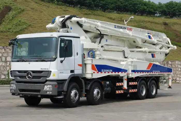 Zergatik bihurtu da Mercedes Benz Chassis ponpa kamioi merkatuan gogokoena? Mercedes marka delako?